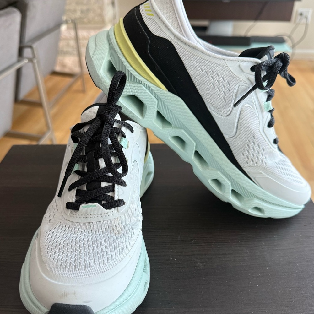 Sketchers Slip-Ins  Glide Step Sneakers